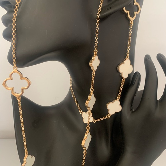 Clover Necklace - Picture 2 of 2